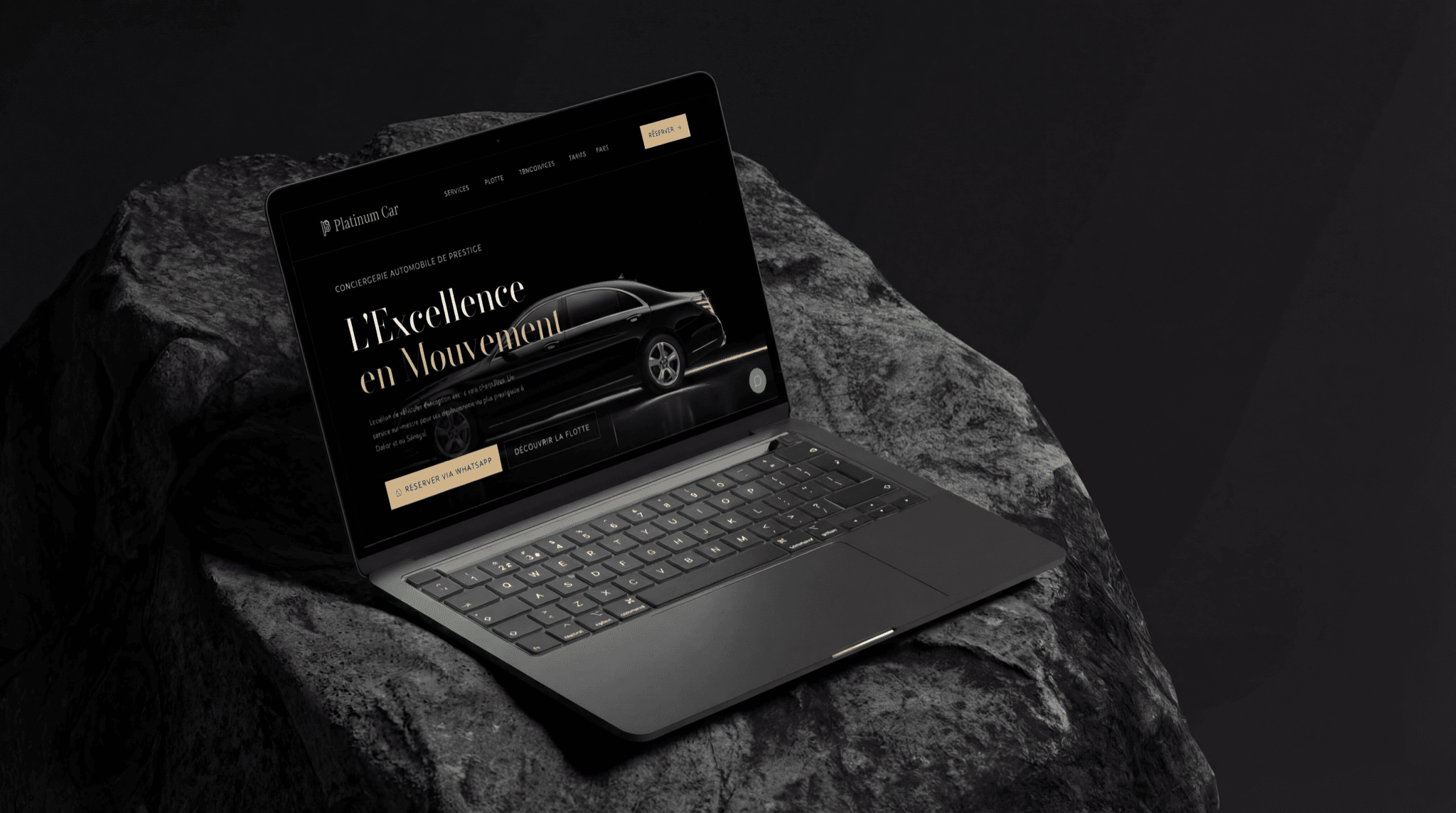 Maquette mobile Platinum Car affichant une Mercedes Classe S de nuit